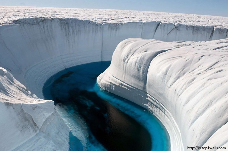 11. Ice Canyon - Greenland